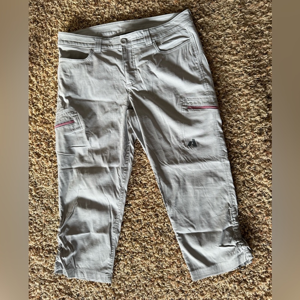 Eddie Bauer first ascent women’s capris size 8 in gray